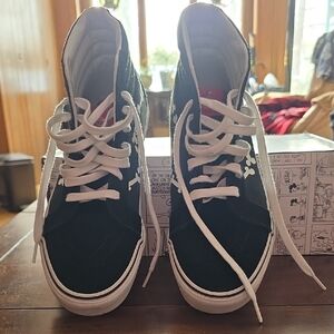 NIB Vans X Peanuts Sk-8 Hi Snoopy sneakers